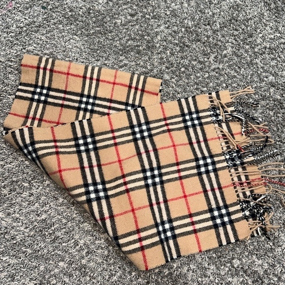 Burberry Wool scarf - Picture 4 of 4